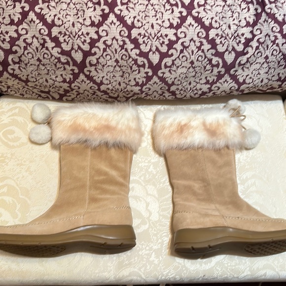 Aerosols Tan Suede Fur Boots. - Picture 5 of 6